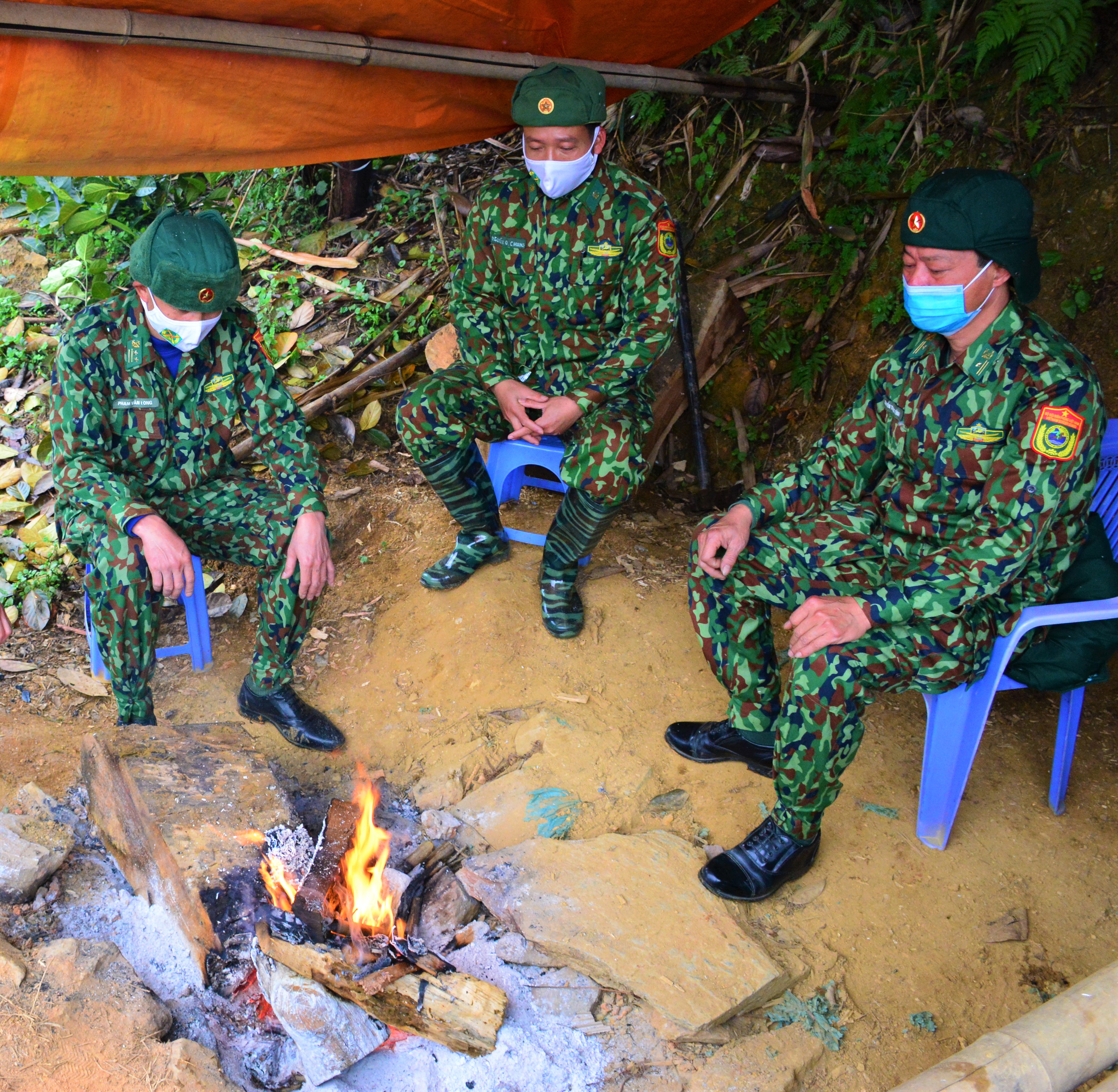  “Ăn gió, nằm sương” bám chốt để phòng, chống dịch